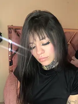 Tifanny Sweett online show from 7, 4, 2026