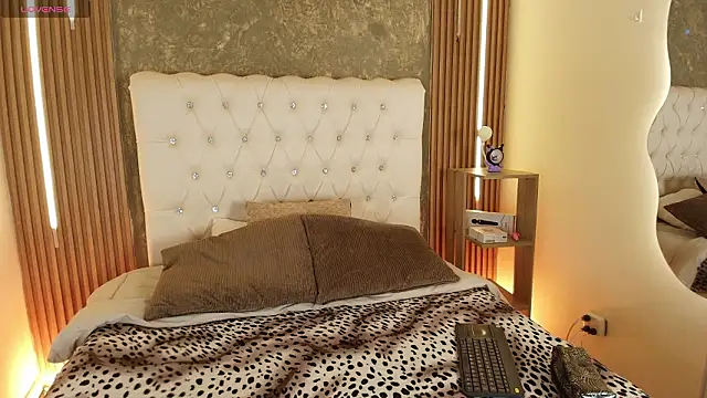 Tifanny Sweett online show from 25, 3, 2026