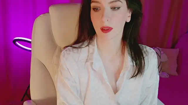 Snapshot of AndreaAshton chatting on 5, 12, 2024 AndreaAshton online show from 5, 12, 2024