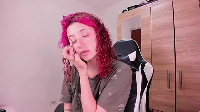 Snapshot of valent_27 chatting on 17, 10, 2025 valent 27 online show from 17, 10, 2025