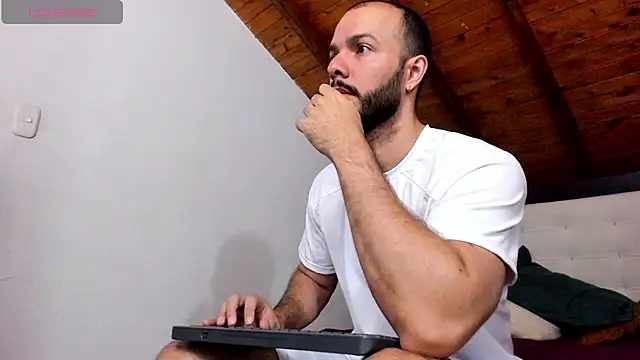 Tom Bailey online show from 10, 2, 2026