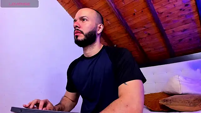 Tom Bailey online show from 5, 3, 2026