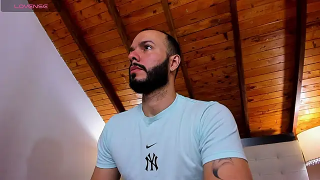 Snapshot of Tom_Bailey chatting on 4, 11, 2025 Tom Bailey online show from 4, 11, 2025