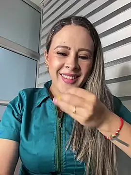 ALONDRAMILF online show from 3, 2, 2025
