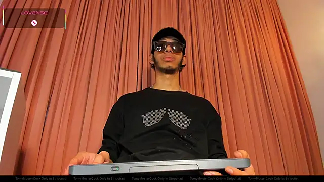 Snapshot of TomyMosterCock chatting on 26, 11, 2025 TomyMosterCock online show from 26, 11, 2025