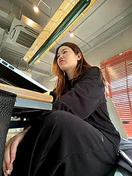 Emily 9xx online show from 28, 11, 2025