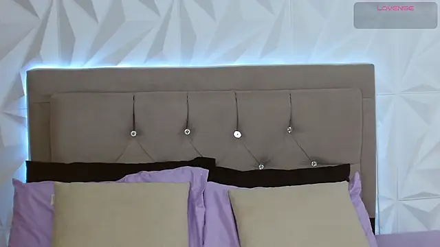 Gwen drew online show from 26, 10, 2025