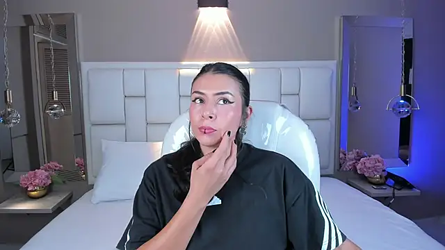 Snapshot of JessyEvans chatting on 21, 10, 2025 JessyEvans online show from 21, 10, 2025