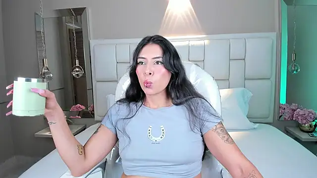 Snapshot of JessyEvans chatting on 15, 11, 2025 JessyEvans online show from 15, 11, 2025