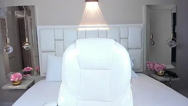 Snapshot of JessyEvans chatting on 19, 11, 2025 JessyEvans online show from 19, 11, 2025