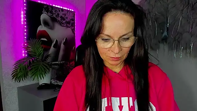 HelenLuxx online show from 22, 4, 2026