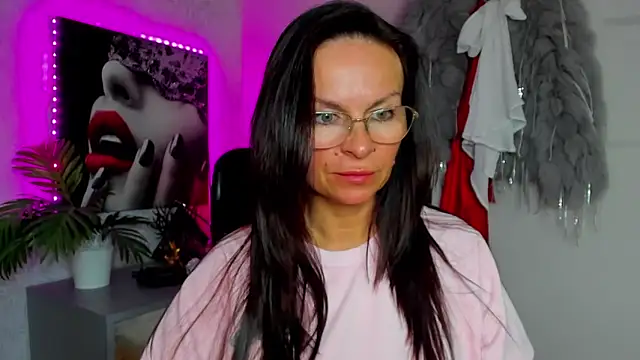 HelenLuxx online show from 20, 5, 2026