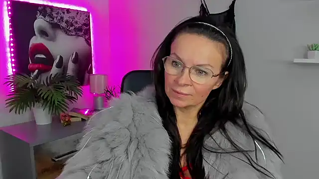 HelenLuxx online show from 11, 2, 2025