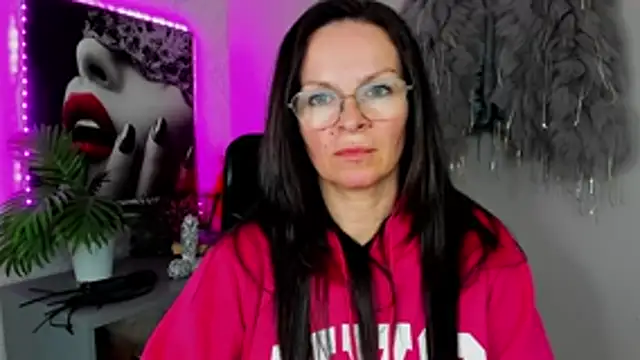 HelenLuxx online show from 9, 4, 2026