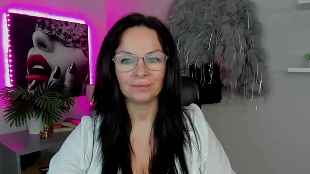 HelenLuxx online show from 3, 3, 2025