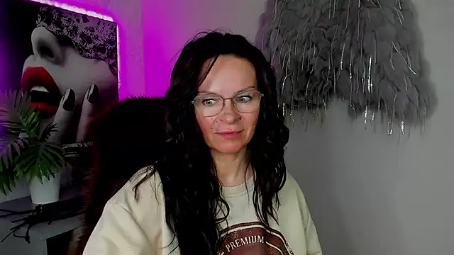 HelenLuxx online show from 31, 3, 2026