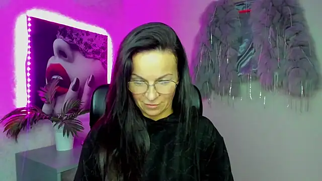 HelenLuxx online show from 25, 11, 2025