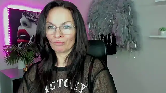 HelenLuxx online show from 4, 3, 2025