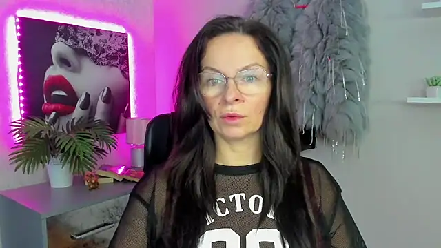 HelenLuxx online show from 10, 2, 2025