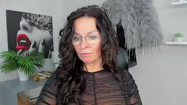 HelenLuxx online show from 6, 2, 2025