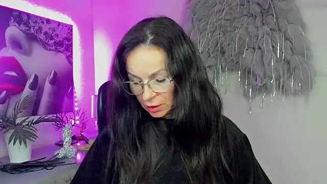 HelenLuxx online show from 19, 12, 2025