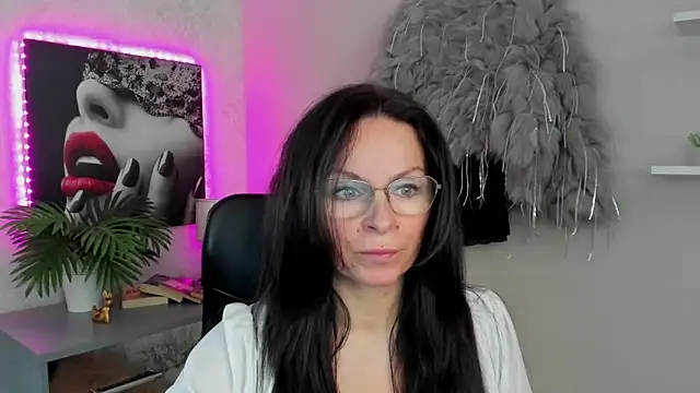 HelenLuxx online show from 3, 3, 2025