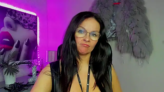 HelenLuxx online show from 17, 12, 2025