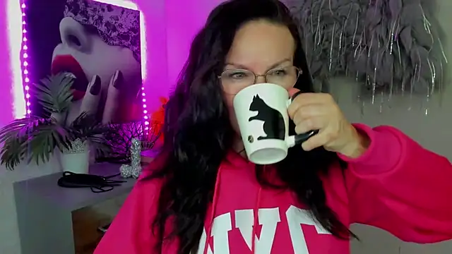 HelenLuxx online show from 24, 2, 2026