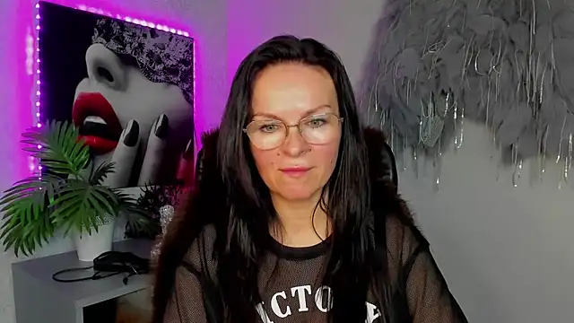 HelenLuxx online show from 16, 3, 2026