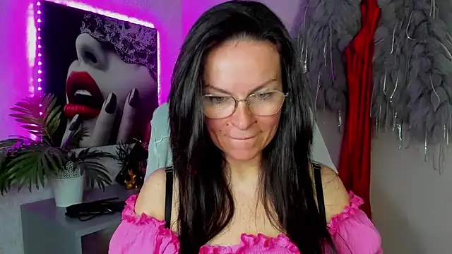 HelenLuxx online show from 1, 5, 2026