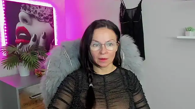HelenLuxx online show from 12, 2, 2025