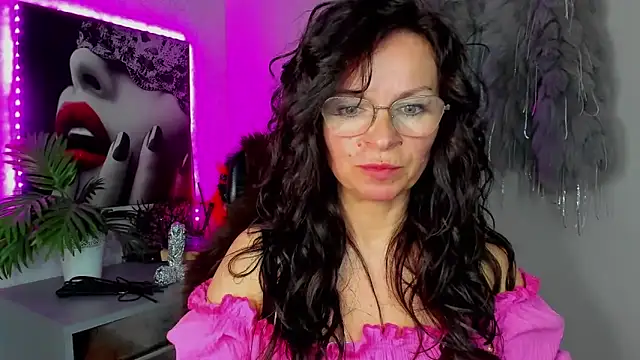 HelenLuxx online show from 14, 4, 2026