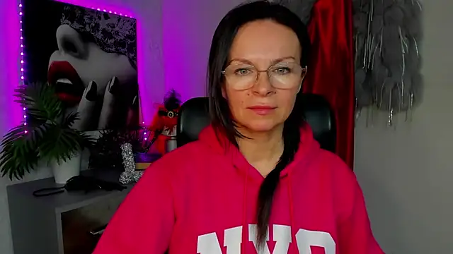 HelenLuxx online show from 18, 3, 2026