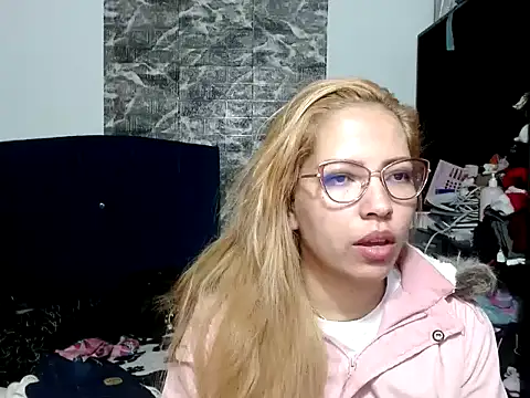 THEBOSSLARA online show from 10, 11, 2025