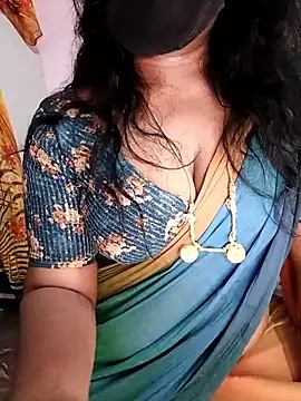 Snapshot of louise92 chatting on 27, 5, 2026 louise92 online show from 27, 5, 2026