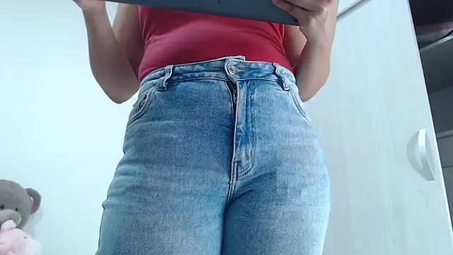 Snapshot of Amelia_Debora_Antonella chatting on 24, 10, 2025 Amelia Debora Antonella online show from 24, 10, 2025