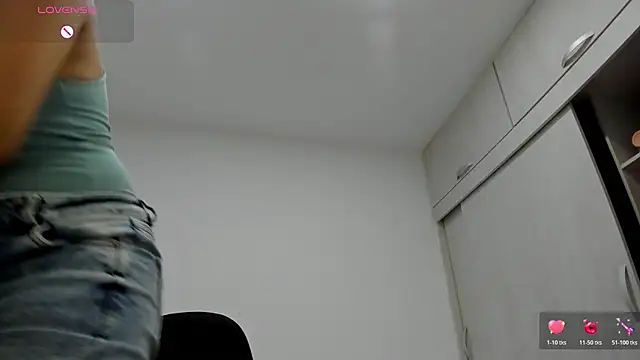 Snapshot of Amelia_Debora_Antonella chatting on 19, 6, 2026 Amelia Debora Antonella online show from 19, 6, 2026
