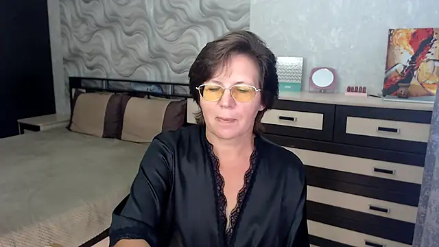 Snapshot of VitaCharm chatting on 8, 9, 2025 VitaCharm online show from 8, 9, 2025