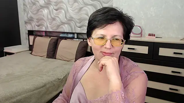 Snapshot of VitaCharm chatting on 23, 2, 2025 VitaCharm online show from 23, 2, 2025