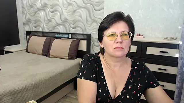 Snapshot of VitaCharm chatting on 3, 3, 2025 VitaCharm online show from 3, 3, 2025