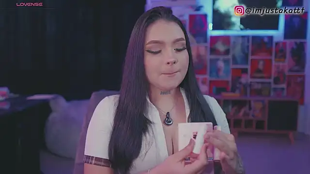 sensualkattt online show from 18, 4, 2026