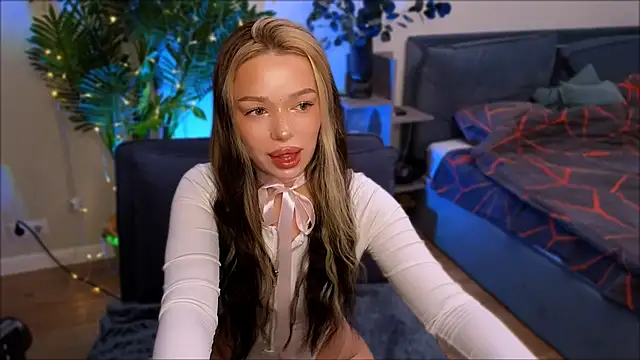 Snapshot of Lily_Yin chatting on 12, 2, 2025 Lily Yin online show from 12, 2, 2025