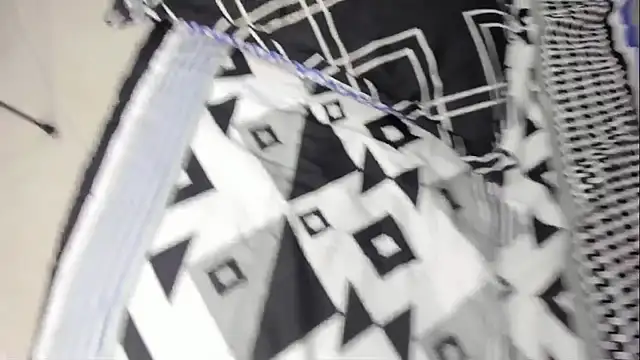 Snapshot of Valentine_petite1 chatting on 12, 10, 2025 Valentine petite1 online show from 12, 10, 2025