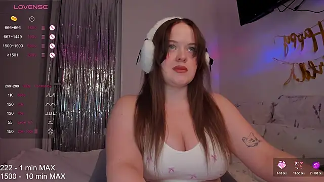 Snapshot of HANNA_MONTANAS chatting on 3, 12, 2025 HANNA MONTANAS online show from 3, 12, 2025