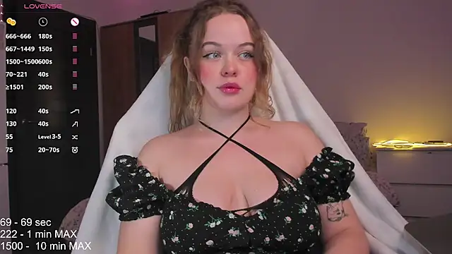 Snapshot of HANNA_MONTANAS chatting on 3, 11, 2025 HANNA MONTANAS online show from 3, 11, 2025