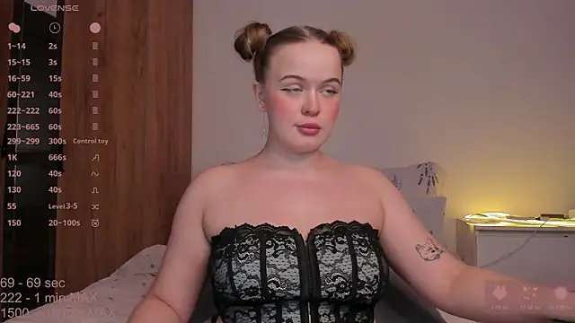 Snapshot of HANNA_MONTANAS chatting on 12, 11, 2025 HANNA MONTANAS online show from 12, 11, 2025