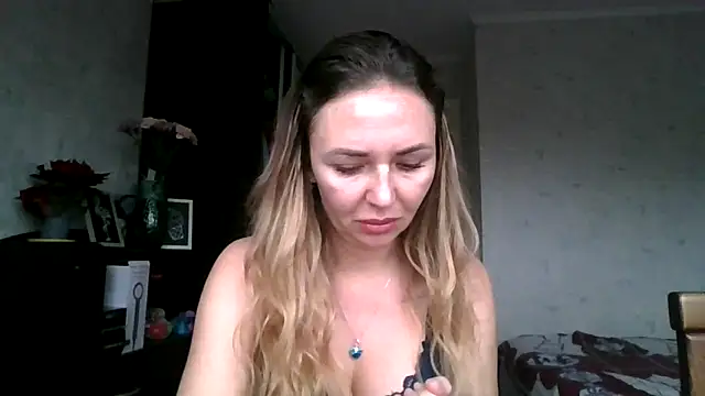 AngelinaLove28 online show from 16, 12, 2025