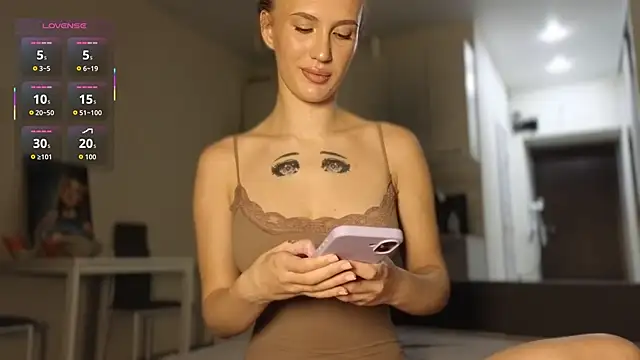 Snapshot of lluna_drug chatting on 13, 9, 2025 lluna drug online show from 13, 9, 2025