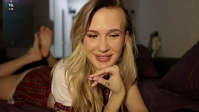 Snapshot of lluna_drug chatting on 23, 11, 2025 lluna drug online show from 23, 11, 2025