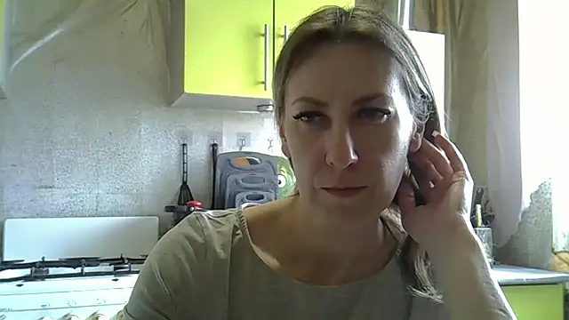 Snapshot of AshleyXHoney chatting on 6, 5, 2026 AshleyXHoney online show from 6, 5, 2026
